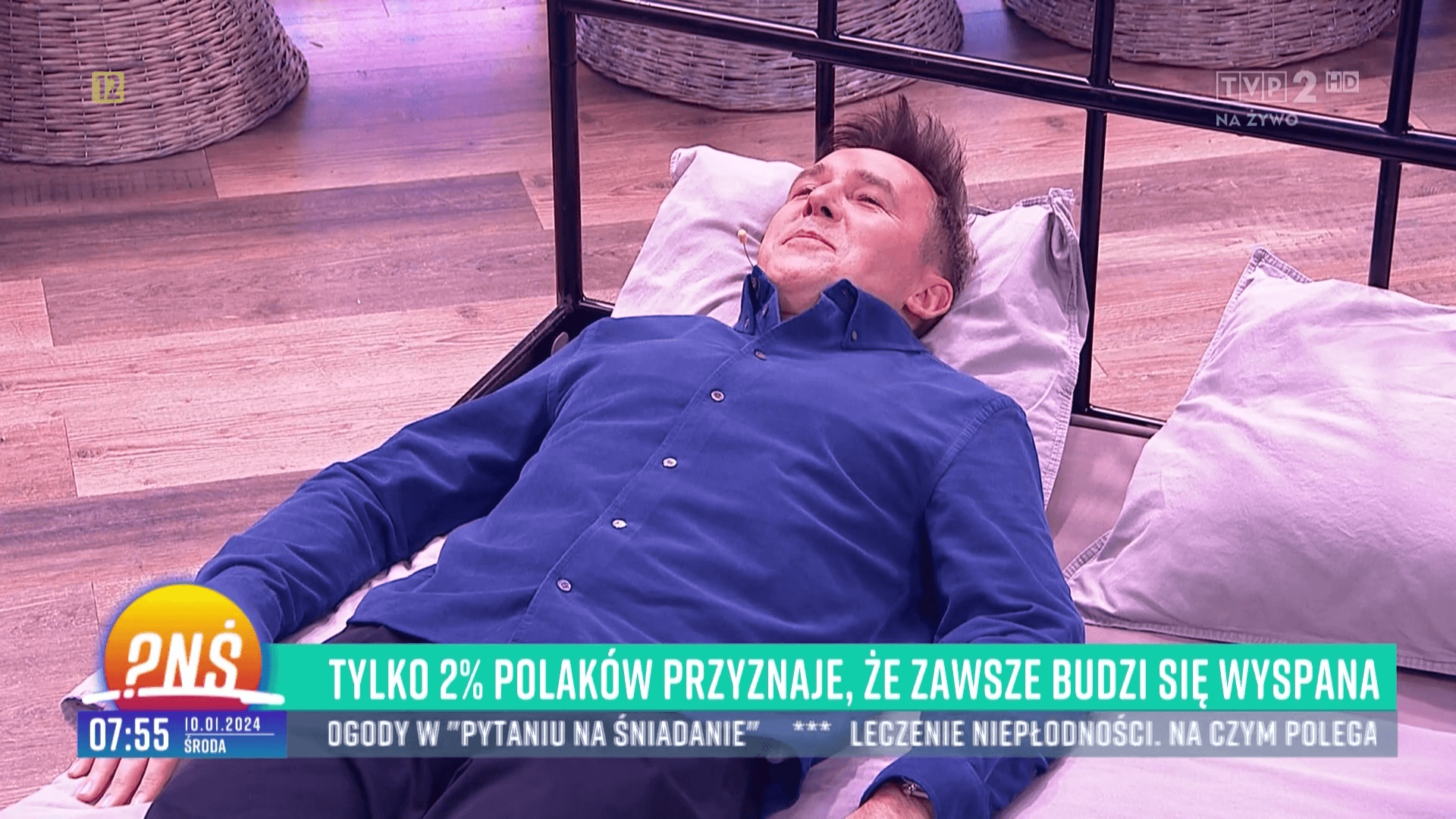 Maciej Kurzajewski zasnął w pracy, fot. kadr z programu „Pytanie na śniadanie” 2.png