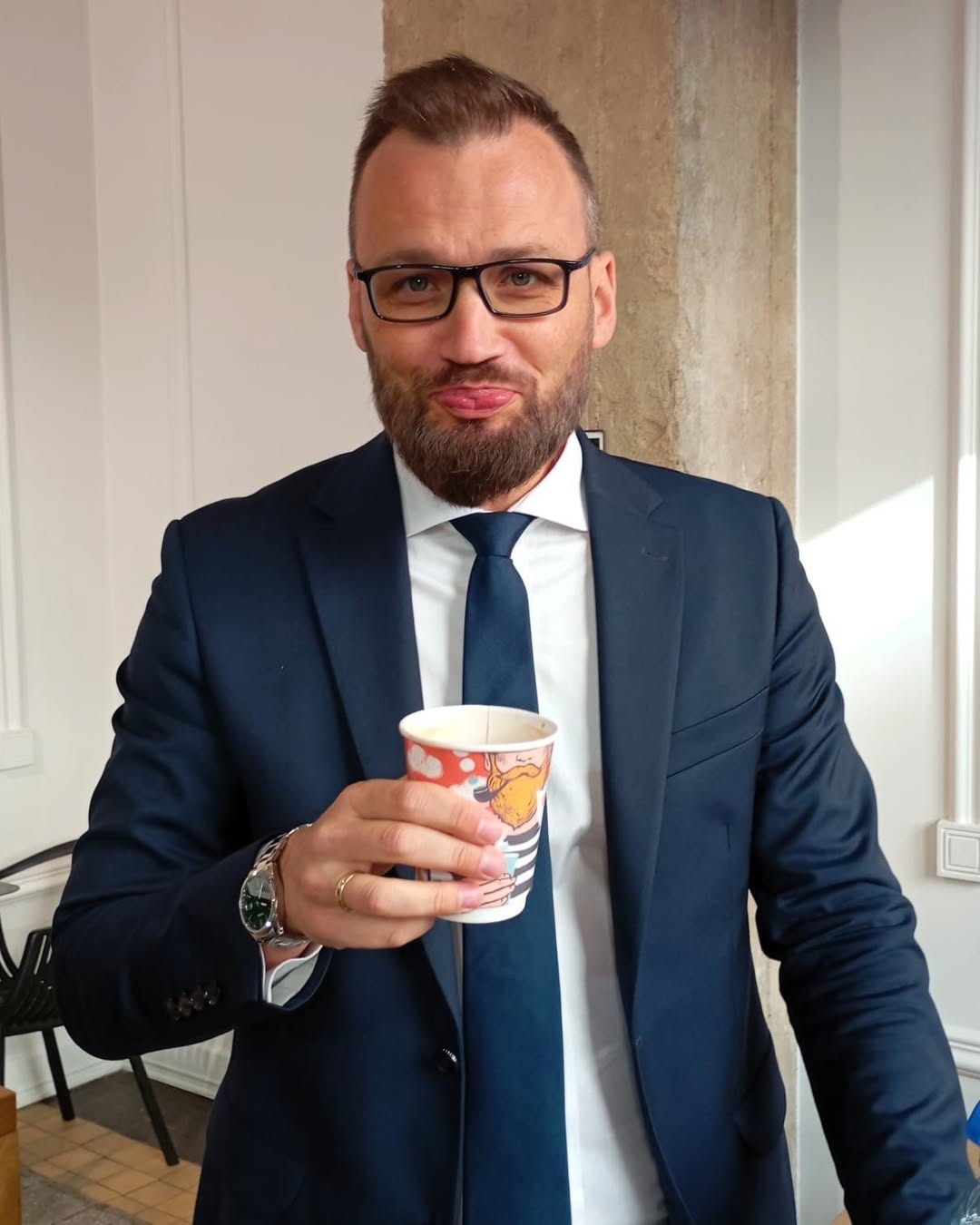 Była gwiazda TVN24 jest w ciąży. Jej mąż to doradca czołowego polityka w kraju