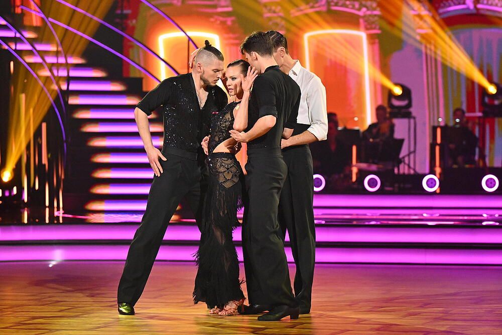 W ostatniej chwili musieli zmienić kroki. Na scenę "TzG" wbiegły dwie dodatkowe osoby. Chwycili Boczarską