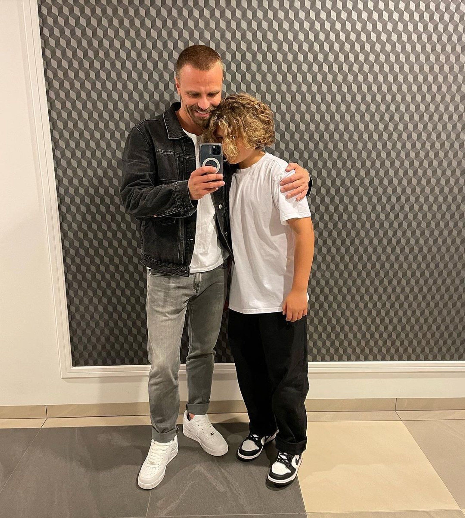 Marcin Hakiel z synem. Fot. Instagram @Marcinhakiel.jpeg