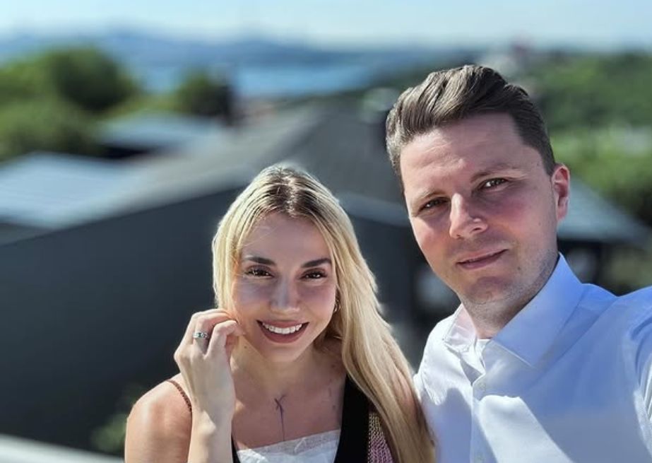 Schreiber ogłasza zaręczyny, Zdjęcia pierścionka obiegły media