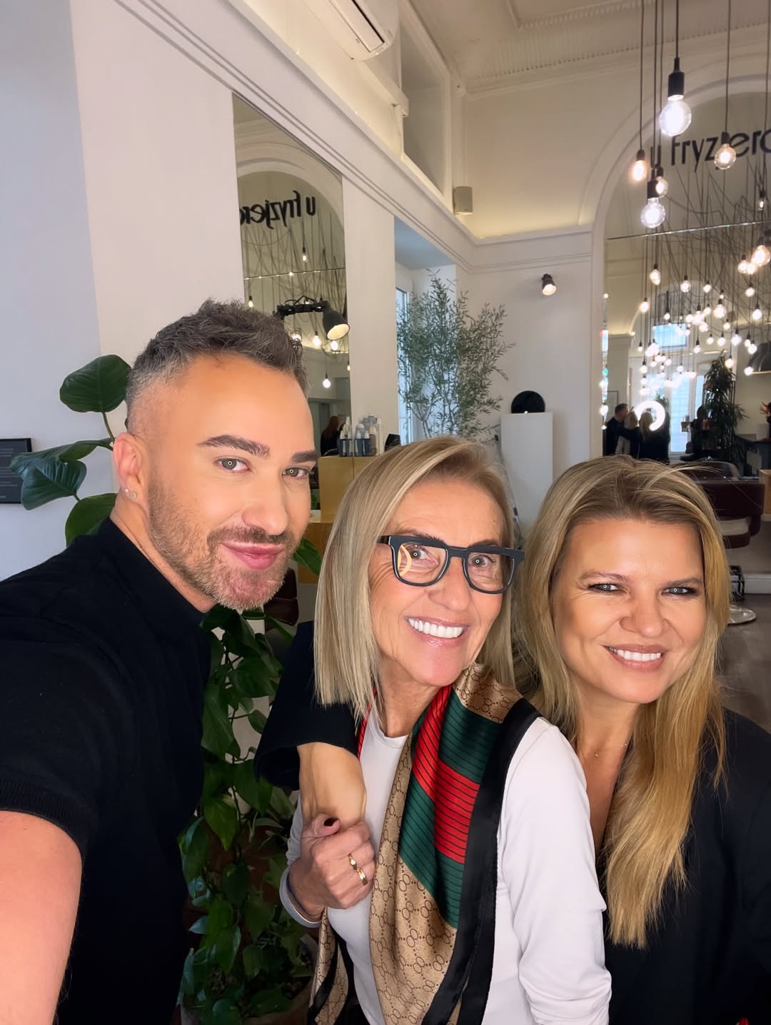 Marta Manowska na zdjęciu z mamą. Internauci zachwyceni. Padło porównanie do sióstr.