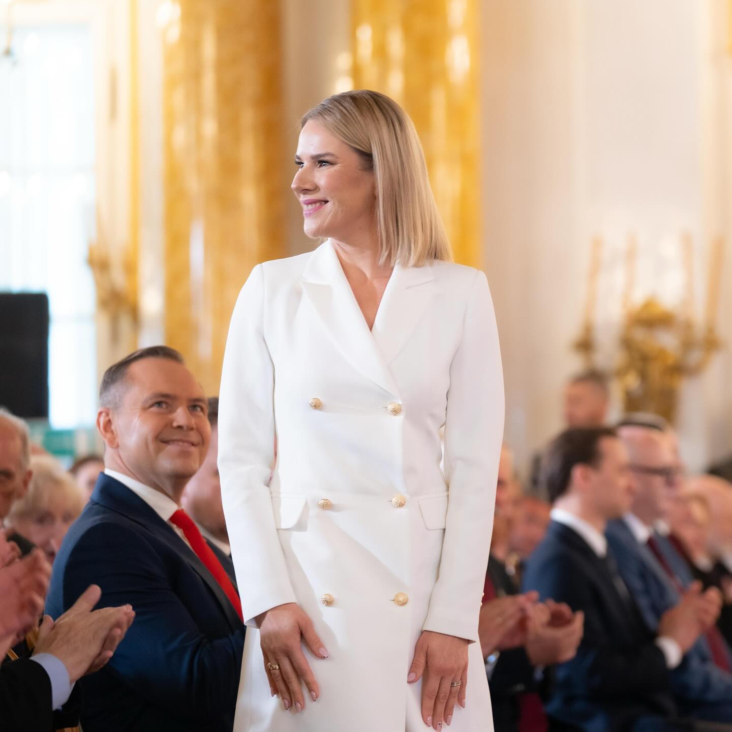 Marta Nawrocka ma gest. Oddała swoją sukienkę