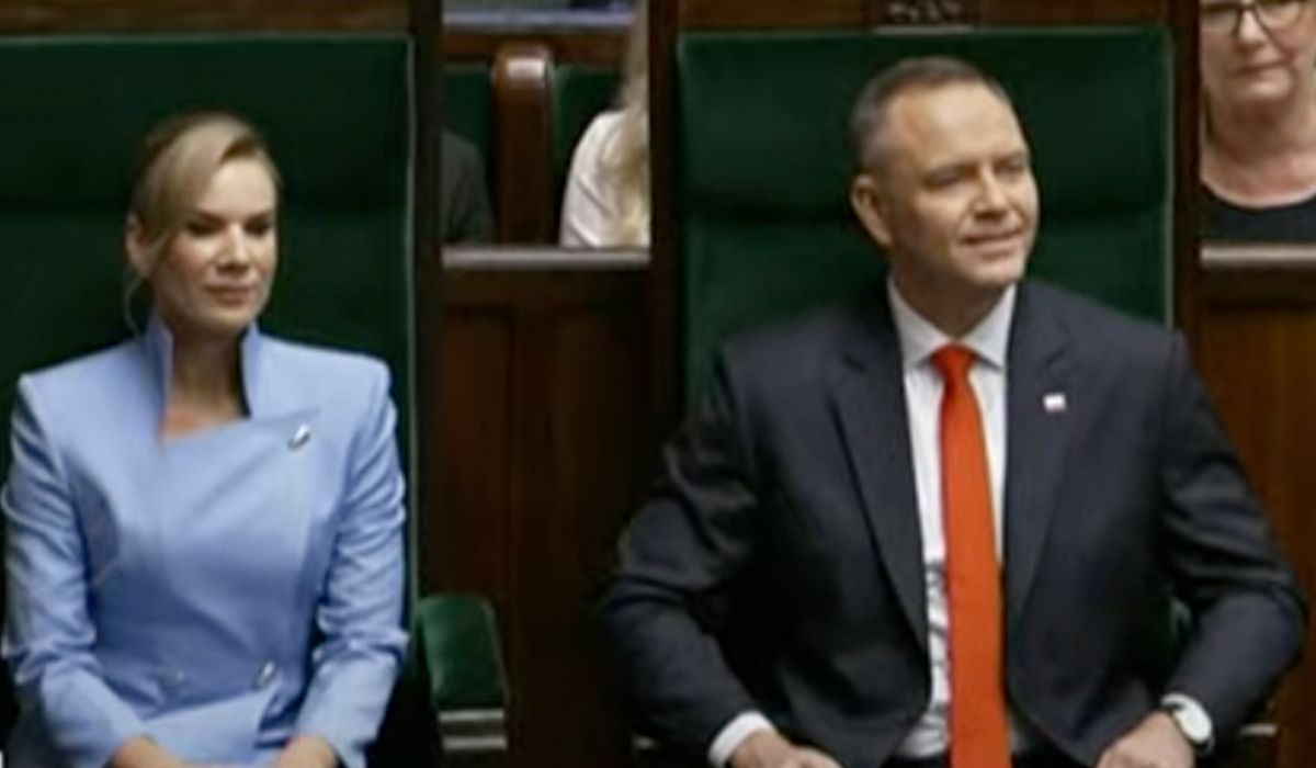 Nawrocki złożył przysięgę i wykonał taki gest. Posłowie aż krzyknęli