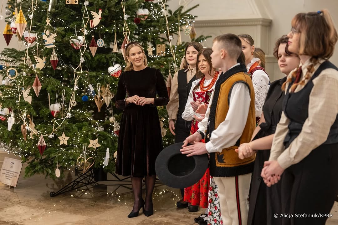 Marta Nawrocka pokazała choinkę w Pałacu Prezydenckim. Internauci oniemieli z zachwytu.