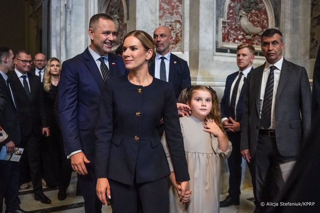 Nawroccy zrobili to w Watykanie. Po tych zdjęciach aż huczy na całym świecie