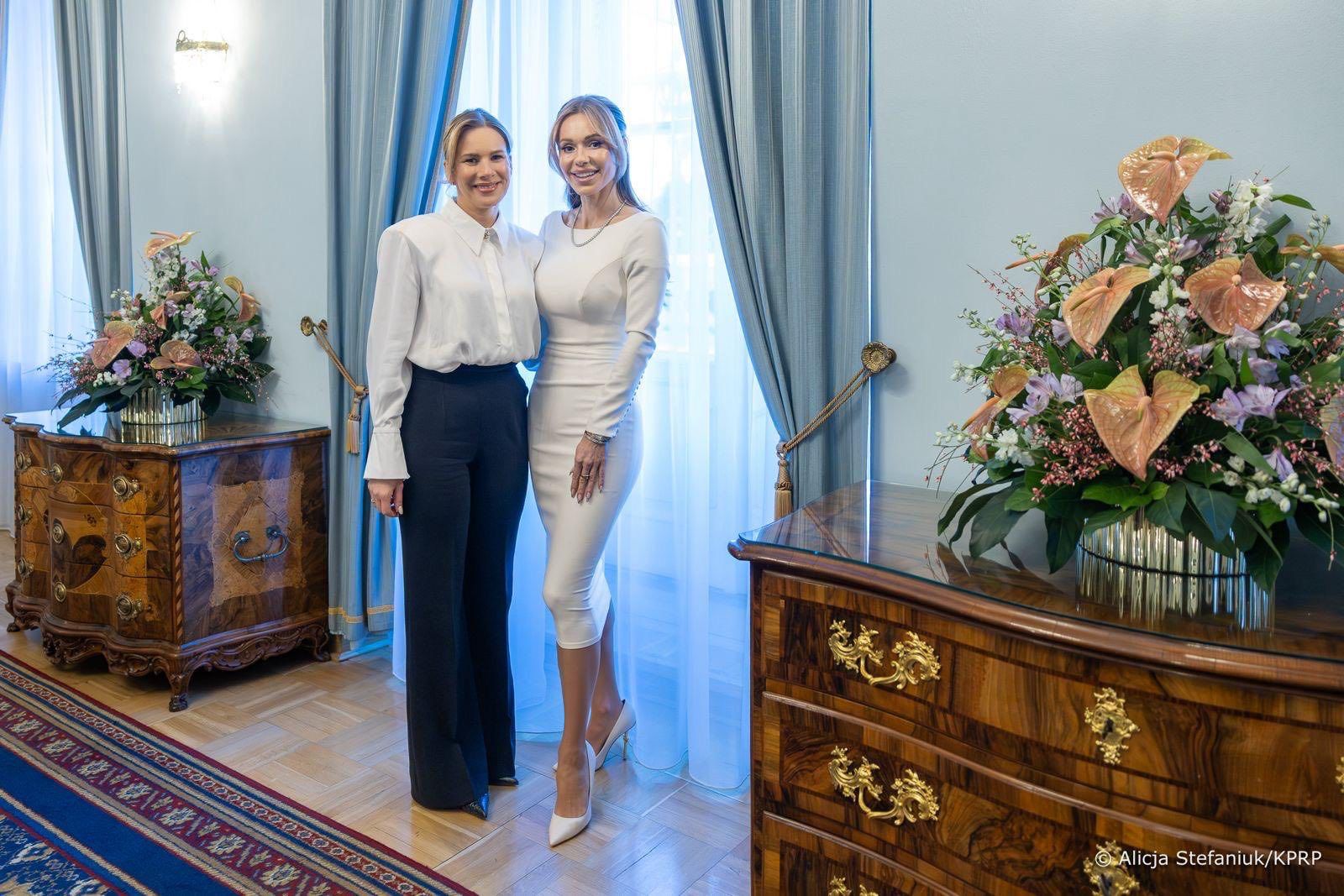 „To świadomy ubiór Dody” – projektantka gwiazd zachwycona stylizacjami w Pałacu Prezydenckim