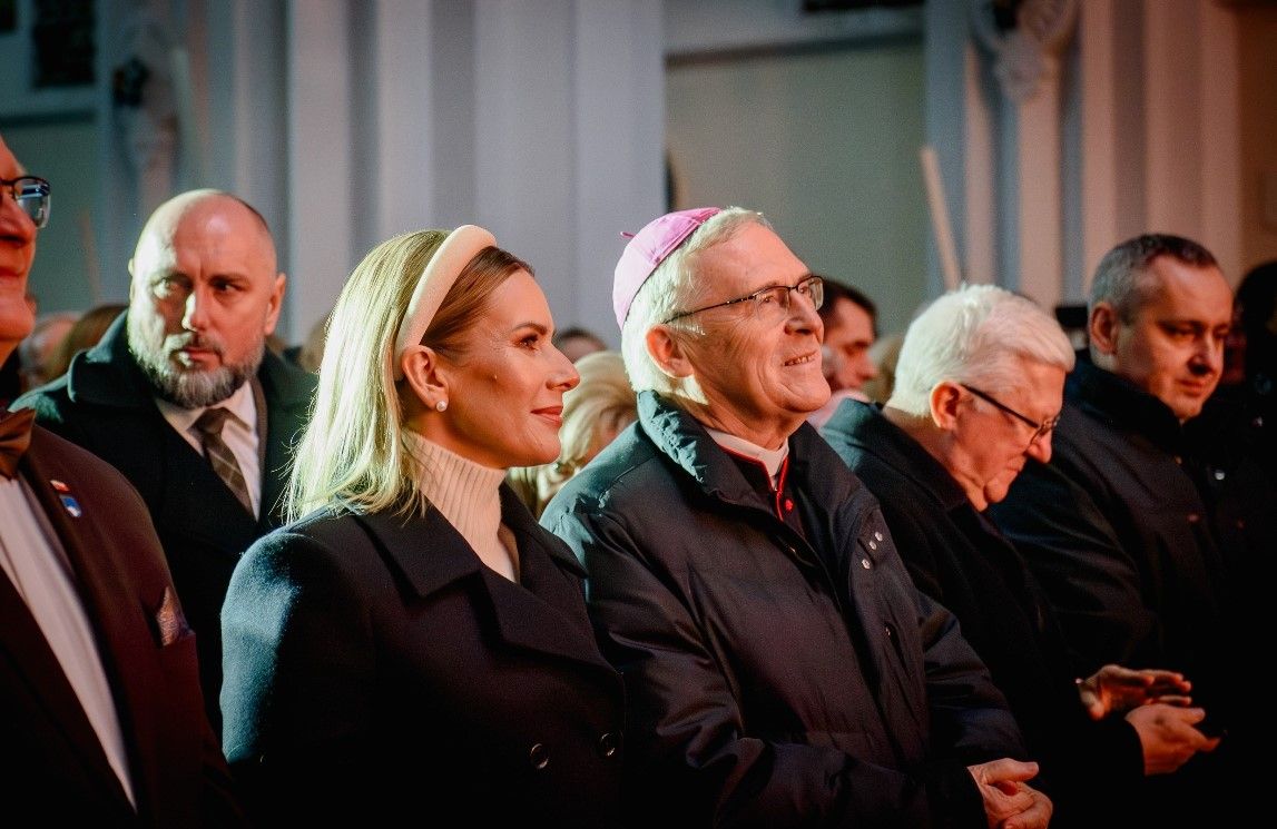 Tak Marta Nawrocka ubrała się do Kościoła. Ekspertka od stylu zabrała głos