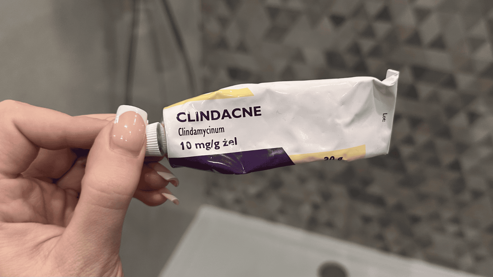 Krostki znikają w oczach. Dwa apteczne hity na trądzik, które po prostu musisz znać