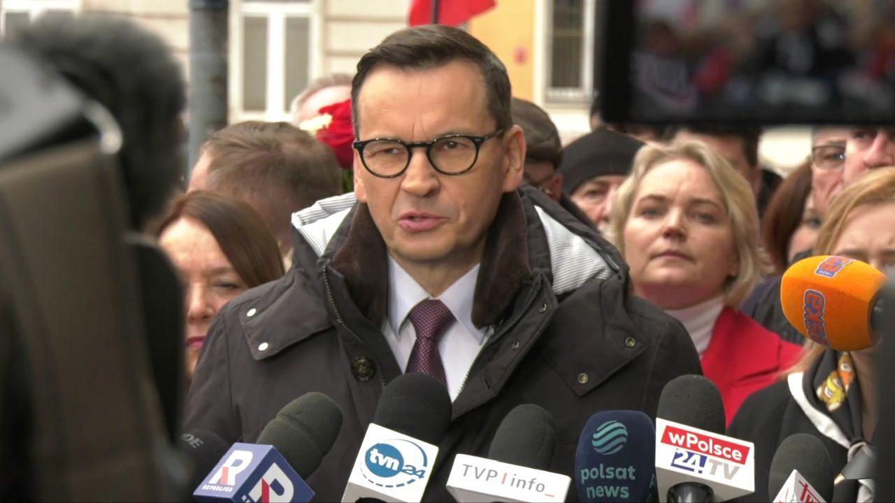 Mateusz Morawiecki przed Prokuraturą Okręgową w Warszawie