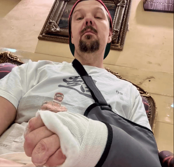 Nagłe zdjęcia ze szpitala. Znany dziennikarz przerwał milczenie