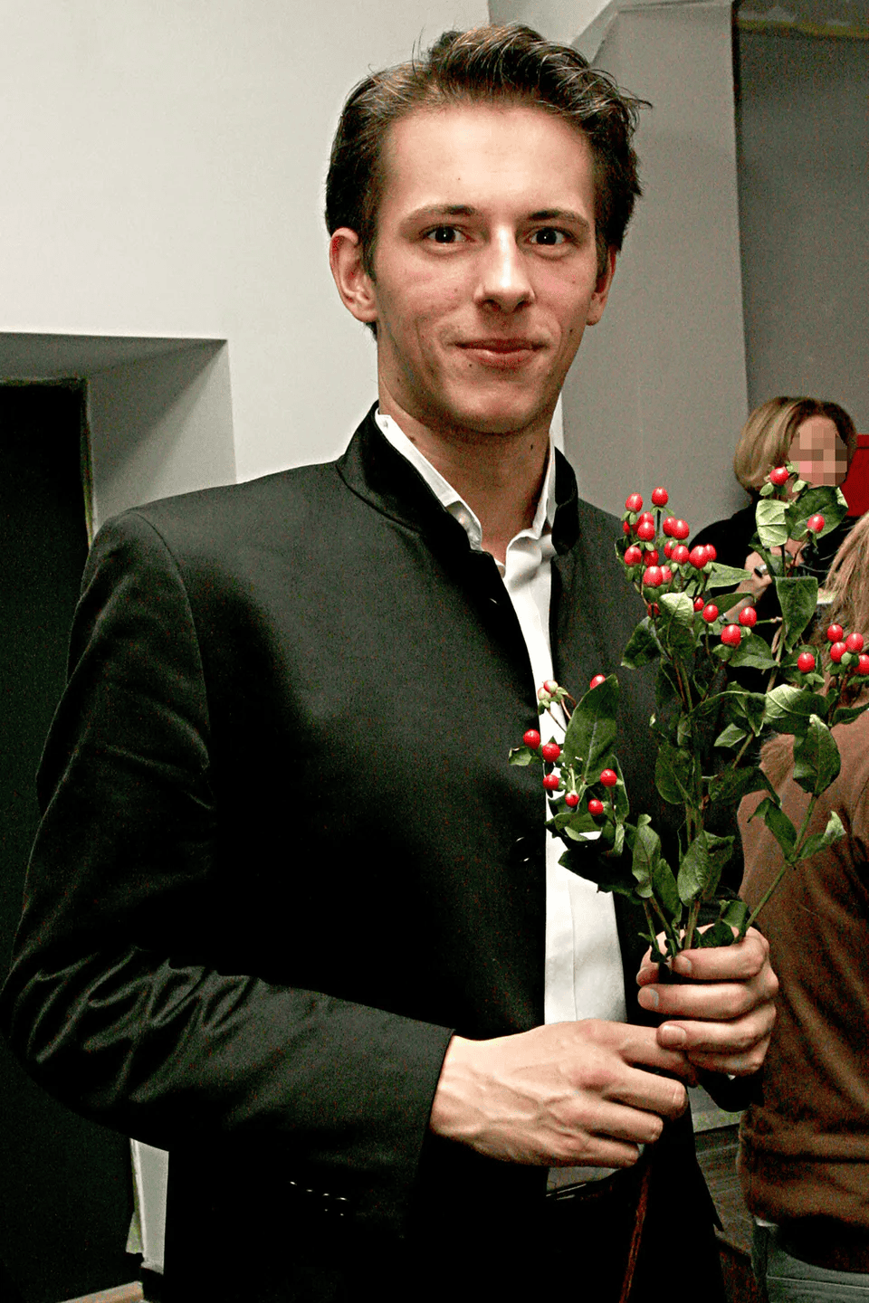 Coming out krótko po ślubie. Gwiazdor polskich seriali miał żonę i syna, publicznie wyznał, że jest gejem