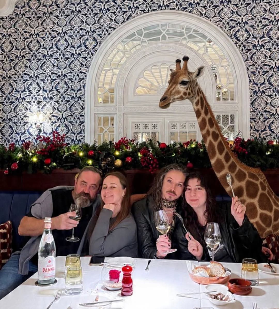 Michał Szpak śle życzenia. Fani: "Ślicznie razem wyglądacie"