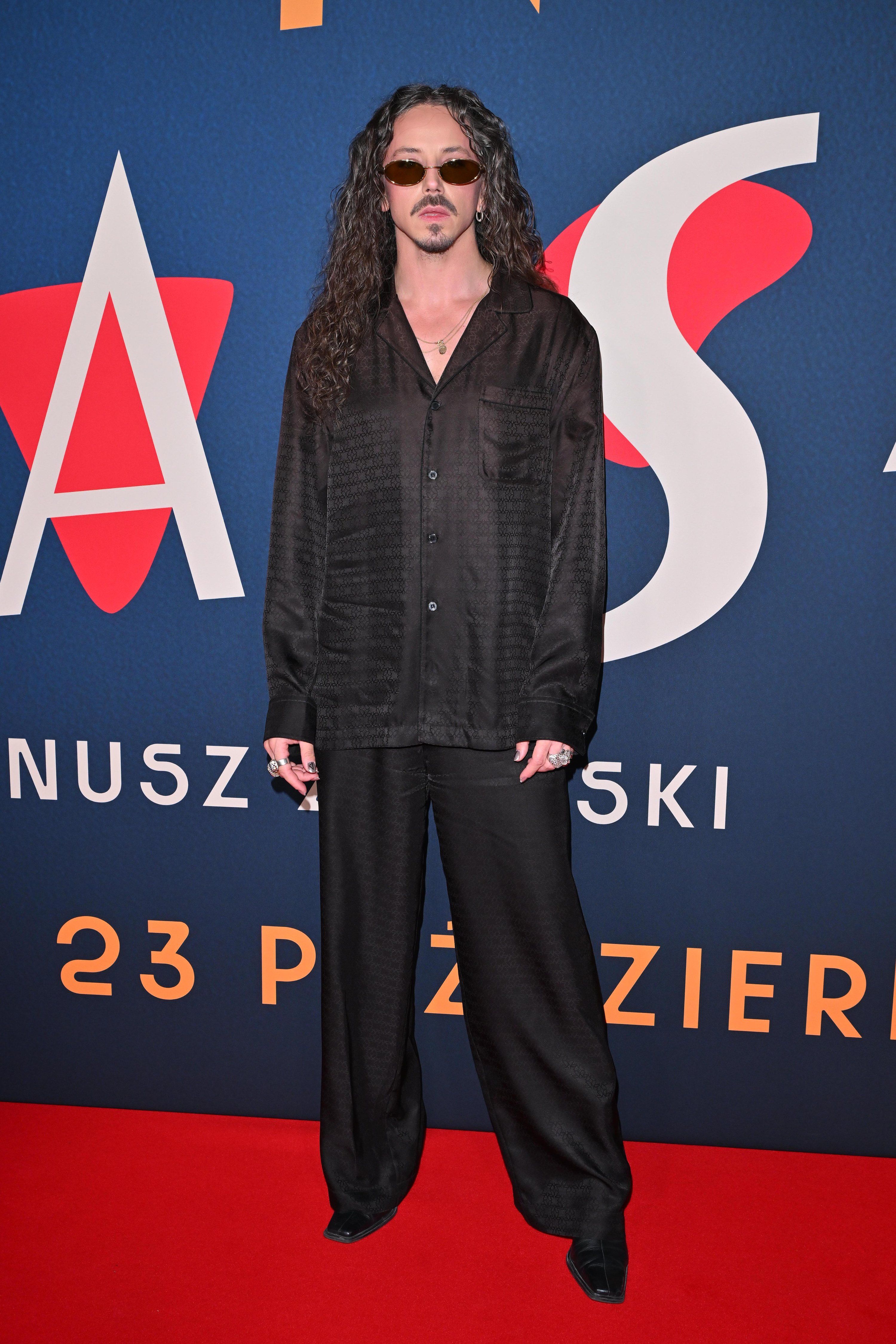 Tak Michał Szpak wystroił się na premierę. Włożył coś nieoczywistego