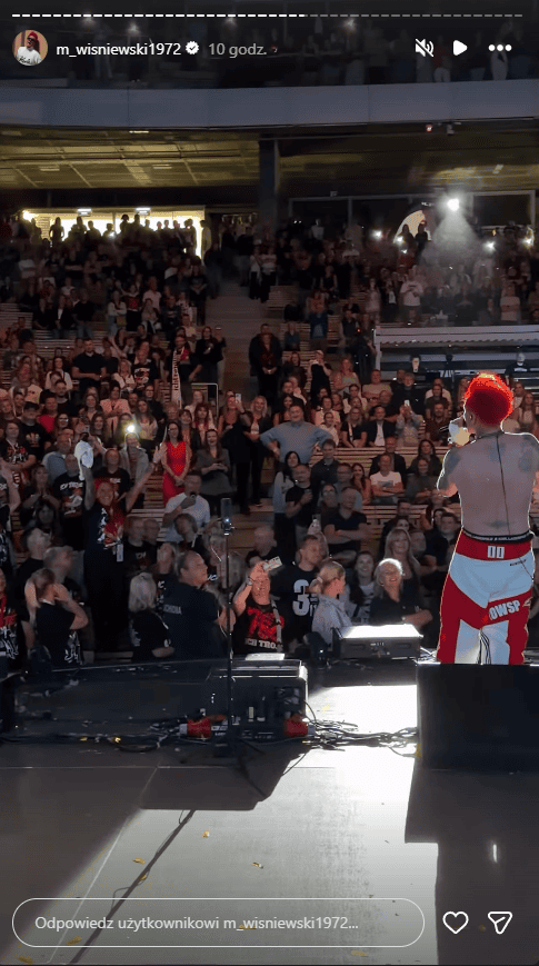 Michał Wiśniewski zrzucił ubranie na scenie. Trudno uwierzyć, co zrobił chwilę później, nagranie w sieci