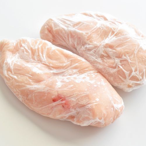 Nie rozmrażaj mięsa kurczaka, zrób z niego tarte kotlety. Ten przepis zasługuje na puchar