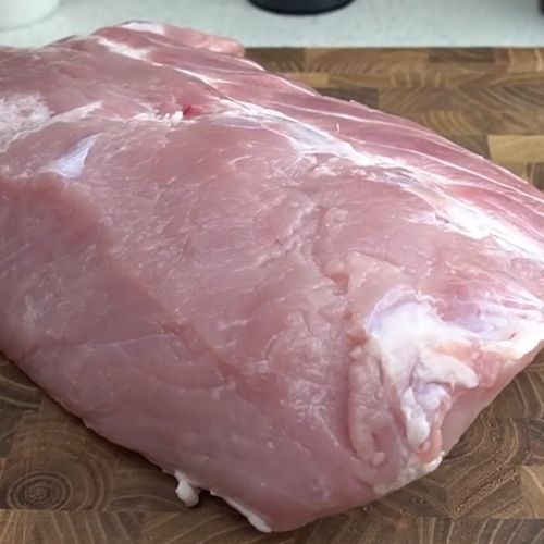 Ułóż schab na posiekanej cebuli. Wyjdzie smaczniej, niż klasyczne kotlety