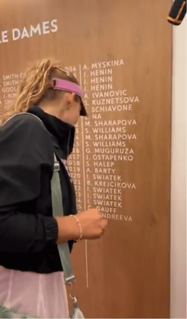 Nagrali reakcję Andriejewej, gdy tylko zeszła z kortu. Tak zachowała się po meczu z Mają. Video jest hitem sieci