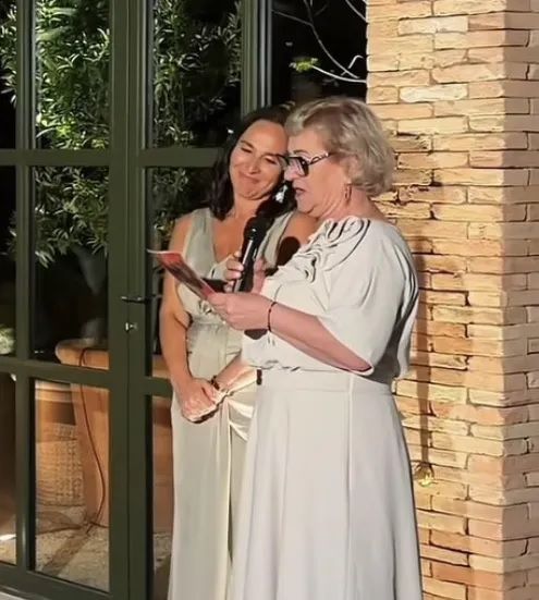 Wiemy, jak wygląda mama Klaudii Halejcio. Jej słowa podczas ślubu doprowadziły córkę do łez