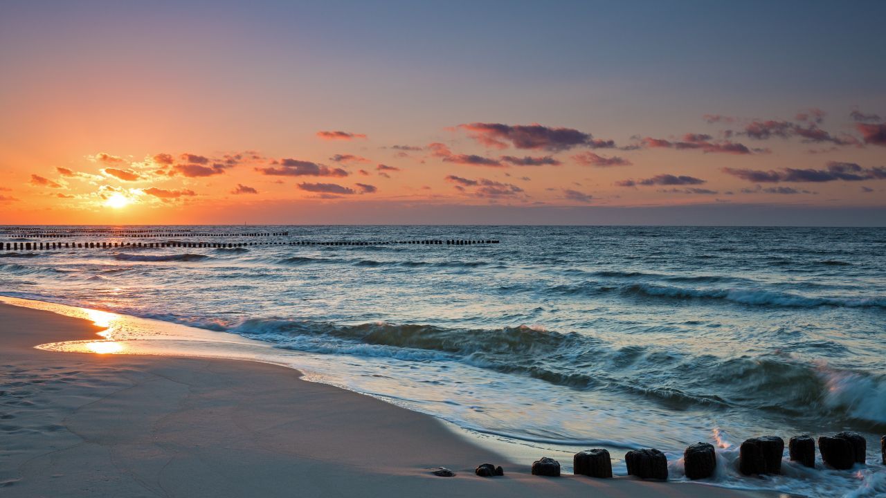 Niezwykłe zjawisko nad Bałtykiem. Zdjęcia z plaży wywołały zachwyt w sieci