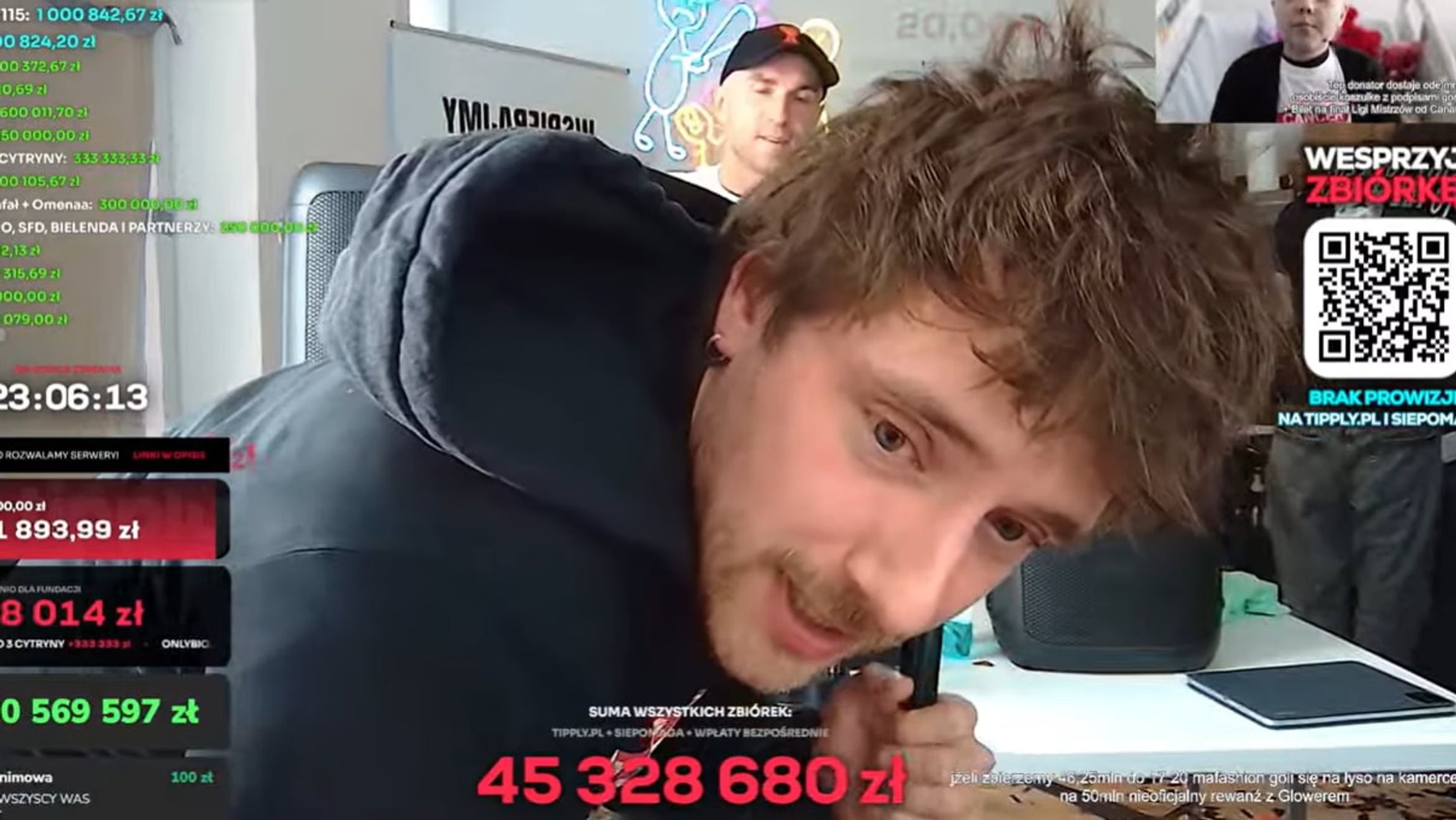 Maffashion zgoliła włosy na zero. Zrobiła to dla dzieci. Video bije rekordy popularności