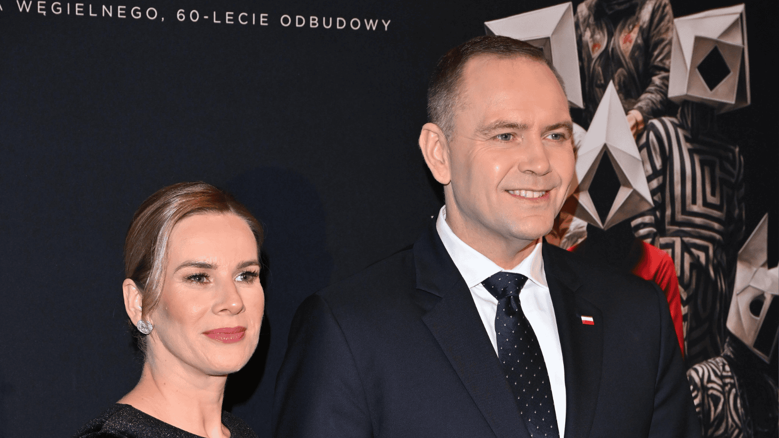 Nagle na imprezie pojawili się Nawroccy. Takie kreacje zadały im szyku