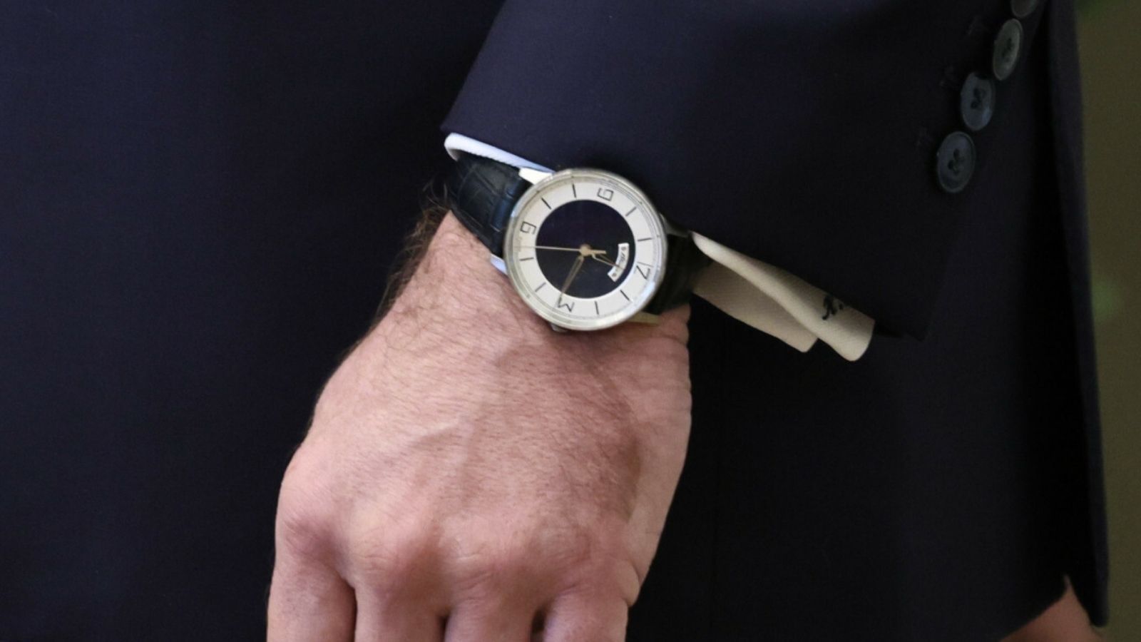 To na ręku nosi Karol Nawrocki. Nie tylko obrączka, ta ozdoba ma szczególne znaczenie