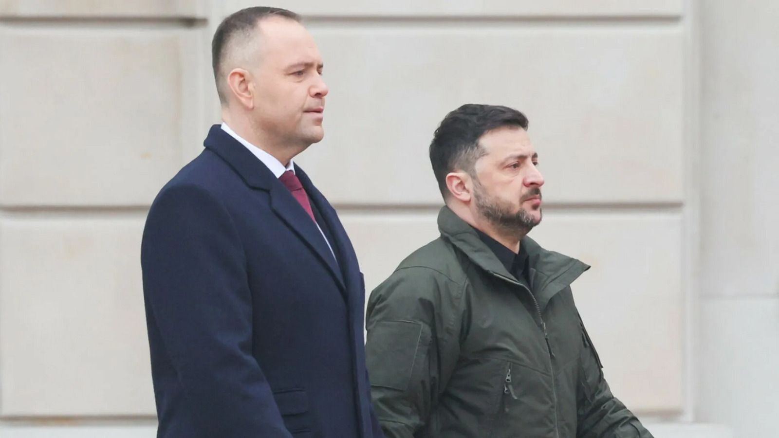 Takie są wypłaty Nawrockiego i Zełenskiego. Wiadomo, który prezydent zarabia więcej