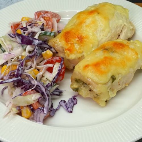 Zawijam mięso z farszem i wkładam do piekarnika. Nie znam lepszego pomysłu na obiad