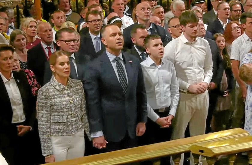 Godziny przed zaprzysiężeniem Nawrocki pojawił się na Jasnej Górze. Trudno uwierzyć, jak go powitali