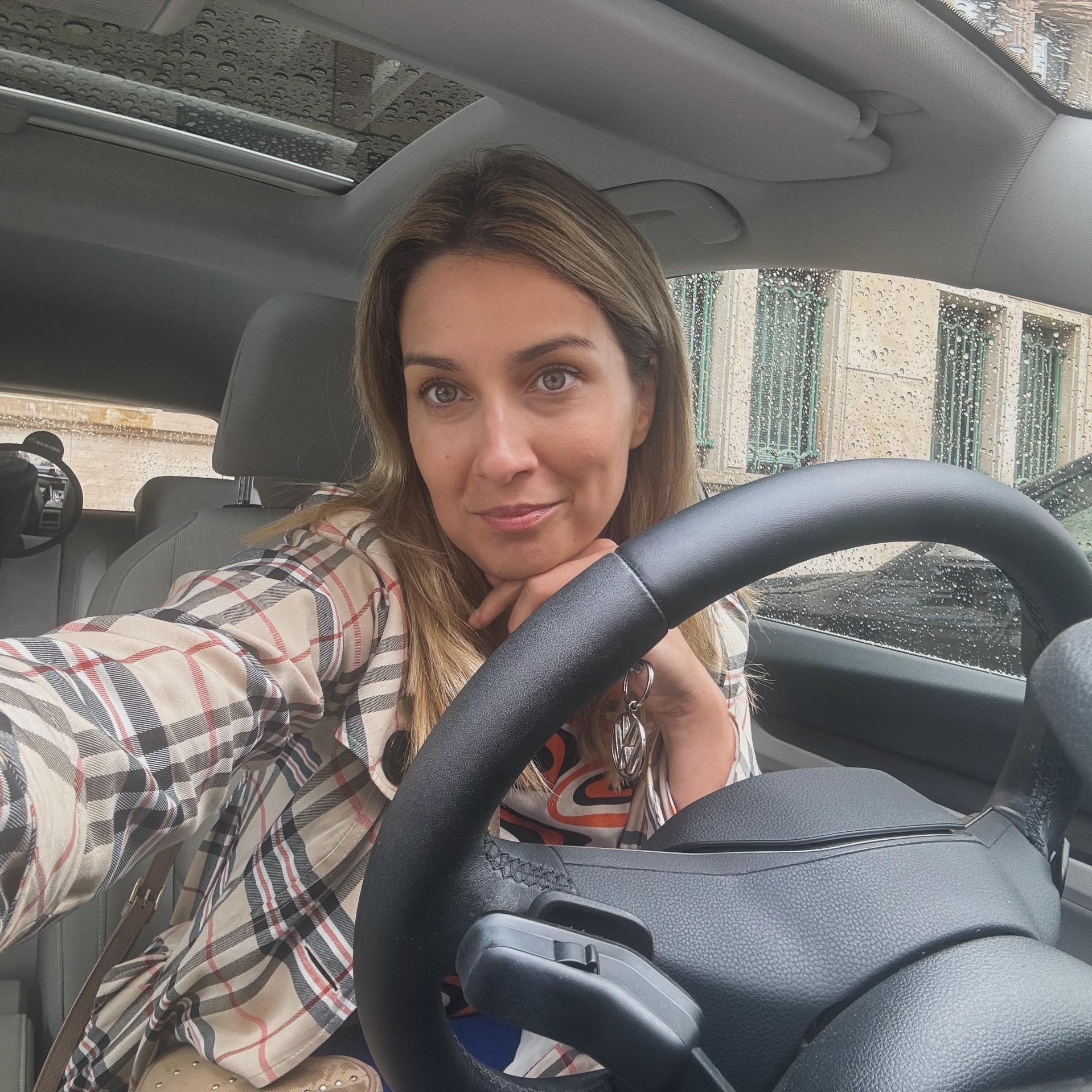 Była gwiazda TVN24 jest w ciąży. Jej mąż to doradca czołowego polityka w kraju