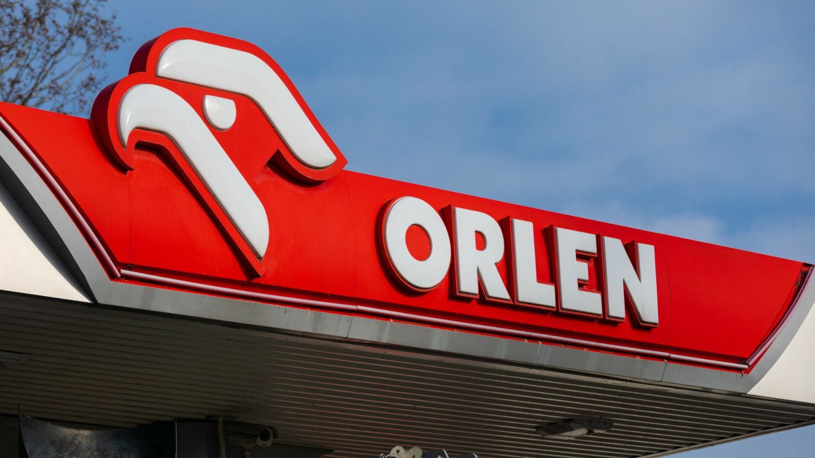 Nagłe załamanie na giełdzie w Warszawie. Zapowiedź Tuska pociągnęła akcje Orlenu w dół