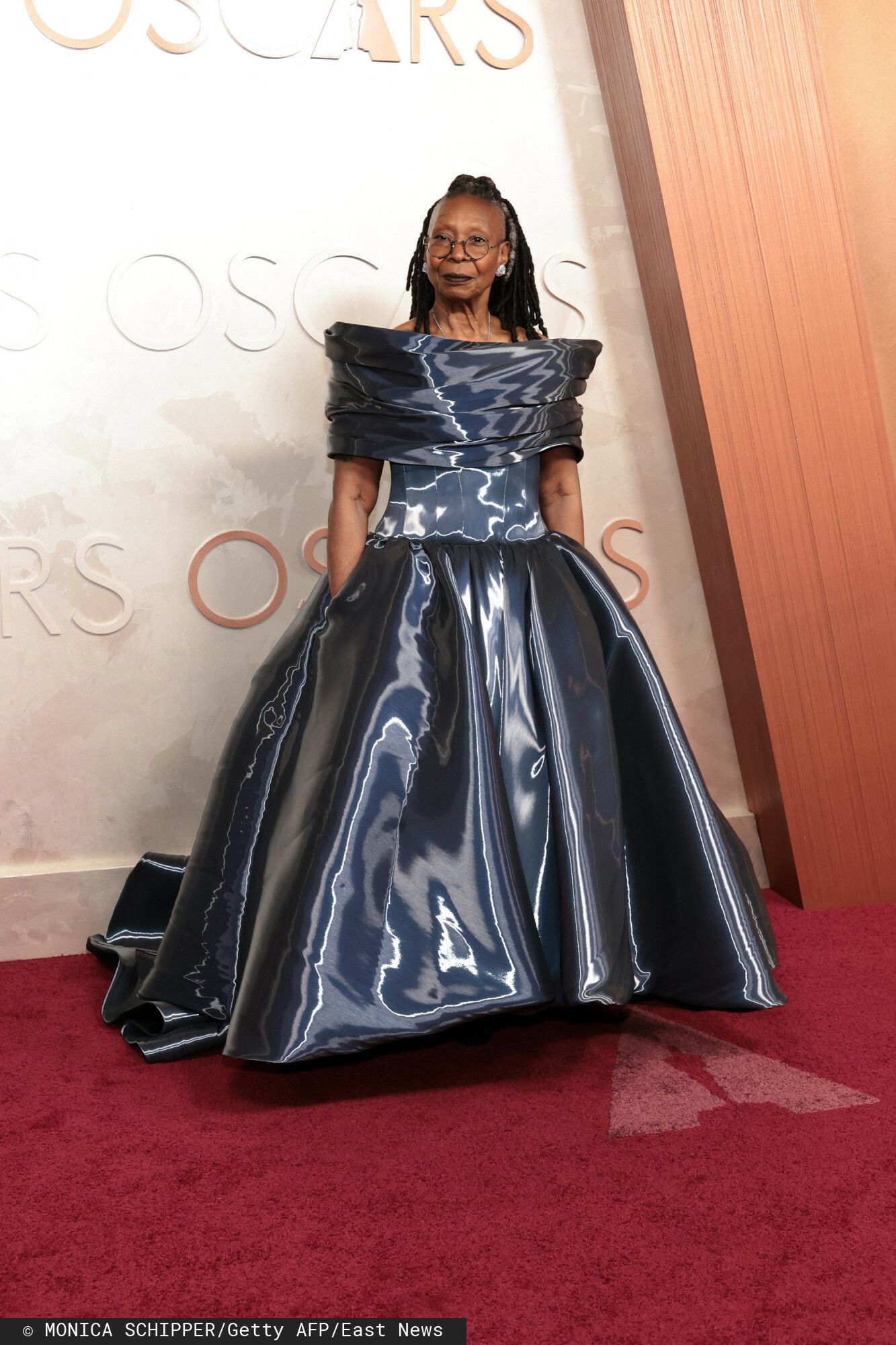 Oscary 2025: Whoopi Goldberg (kreacja: Christian Siriano), fot. EastNews