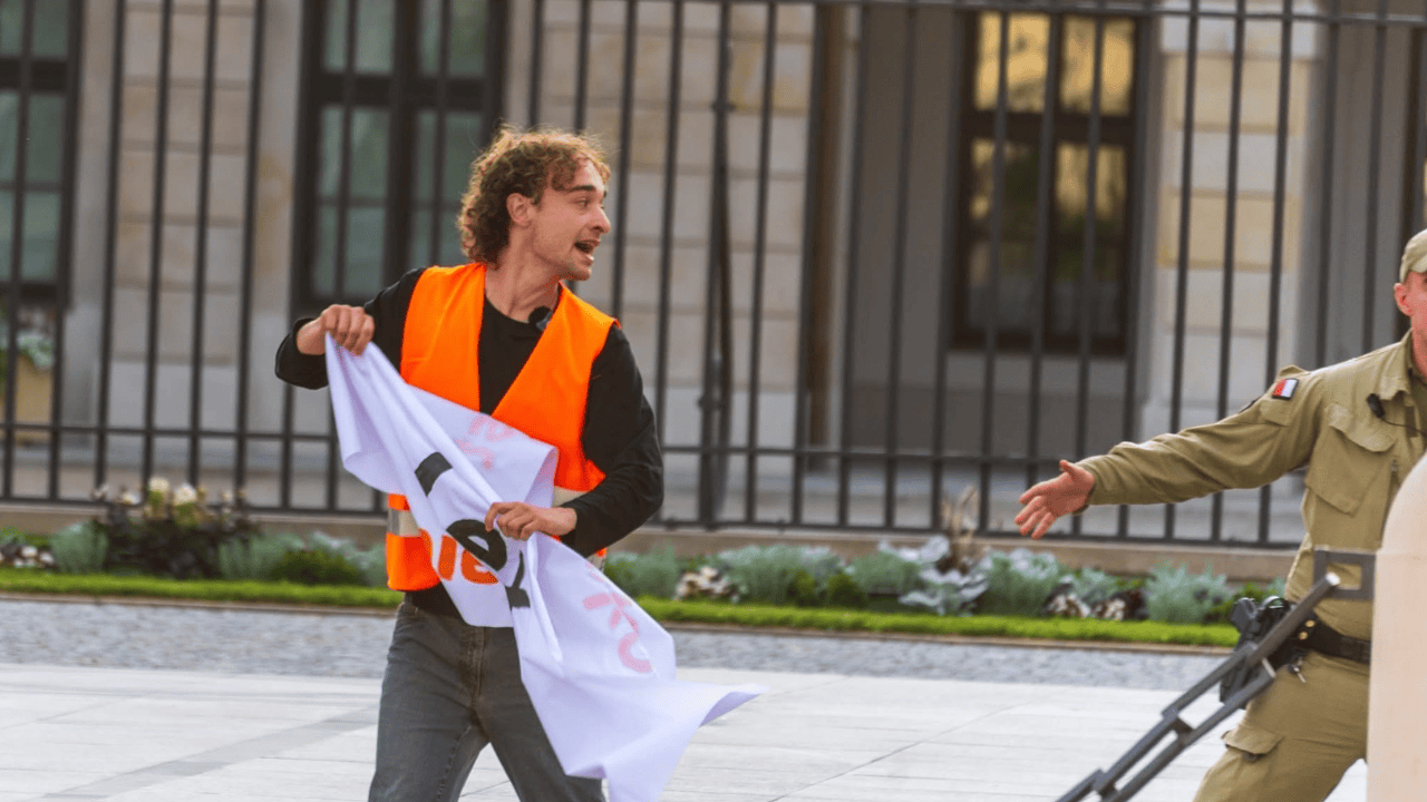 Aktywiści Ostatniego Pokolenia na terenie Pałacu Prezydenckiego. „Kierujemy żądania do Nawrockiego”