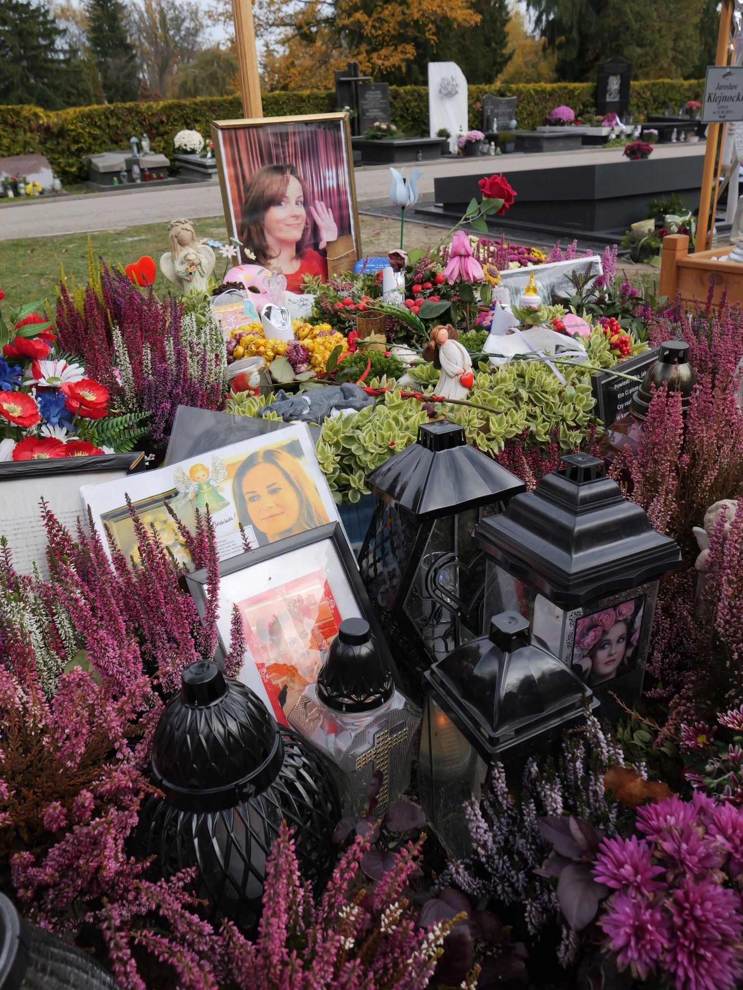 Niewiarygodne, gdzie znajduje się grób Kołaczkowskiej. Ludzie aż przystawali. HAŃBA