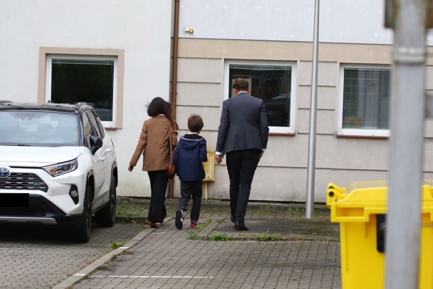 Przyłapaliśmy Martę Kaczyńską z mężem i synem na rozpoczęciu roku szkolnego