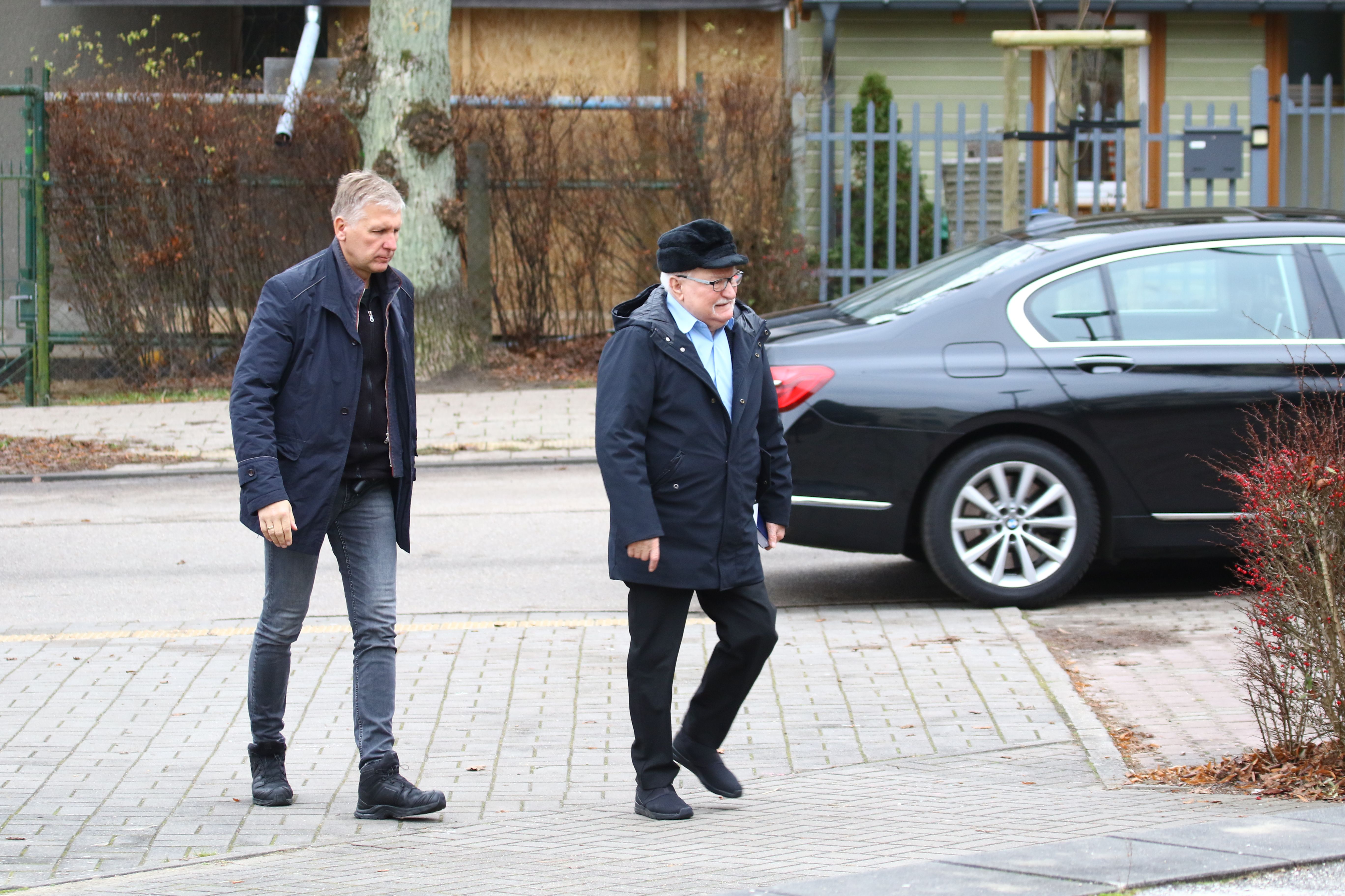 Przyłapaliśmy Lecha Wałęsę. "Grymas bólu" w Kościele