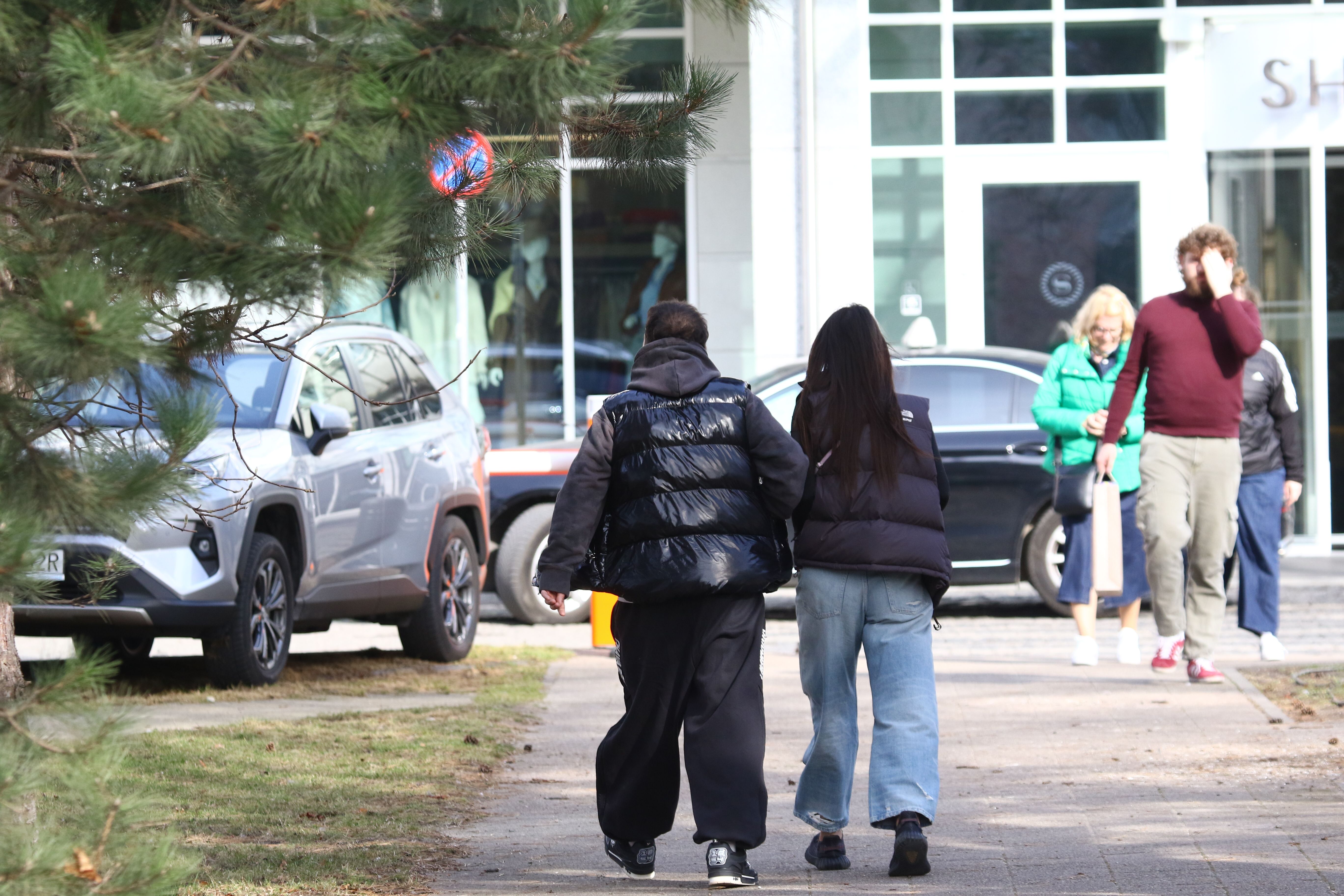 Przyłapaliśmy Michała Koterskiego i jego nową dziewczynę. Niebywałe, co robili, gdy nikt nie patrzył