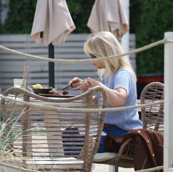 Przyłapaliśmy Grażynę Torbicką w luksusowej restauracji. Zdjęcia mówią wszystko