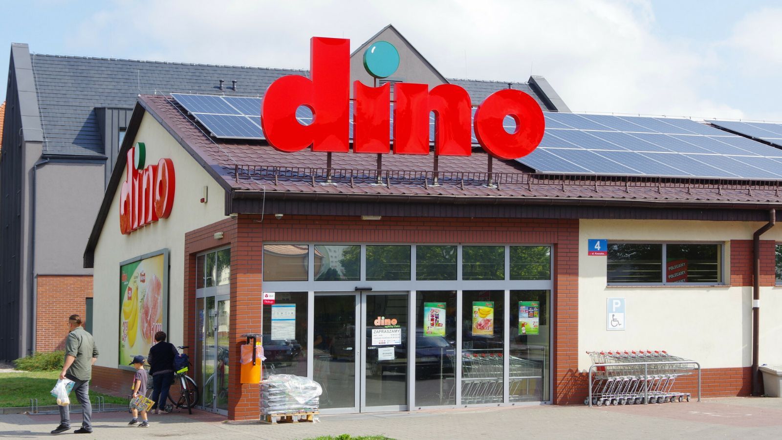 Wstrząs w Dino. Interweniuje ministerstwo, ruszają kontrole PIP