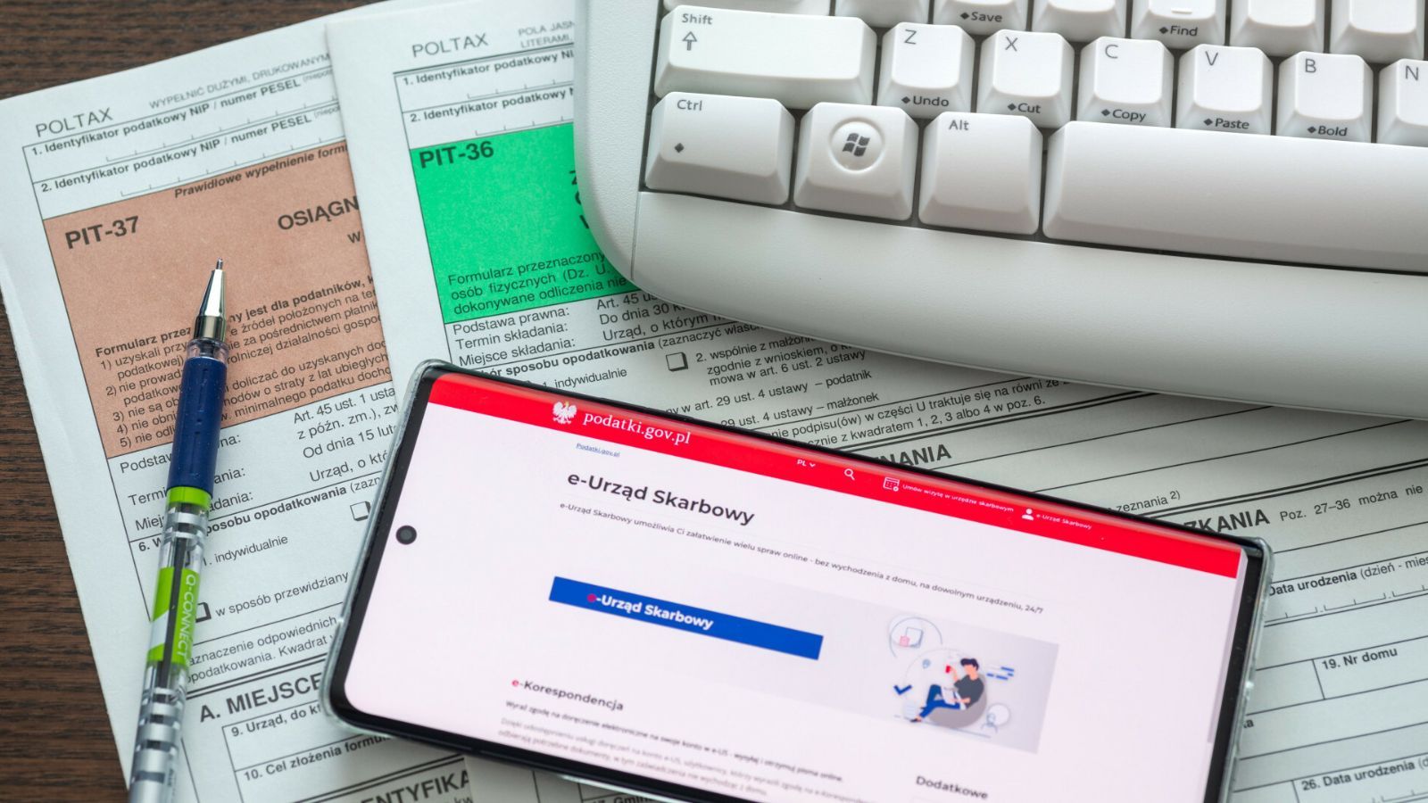 Rozliczasz PIT przez internet? Lepiej sprawdź ten szczegół dwa razy, inaczej twoje pieniądze trafią do ZUS