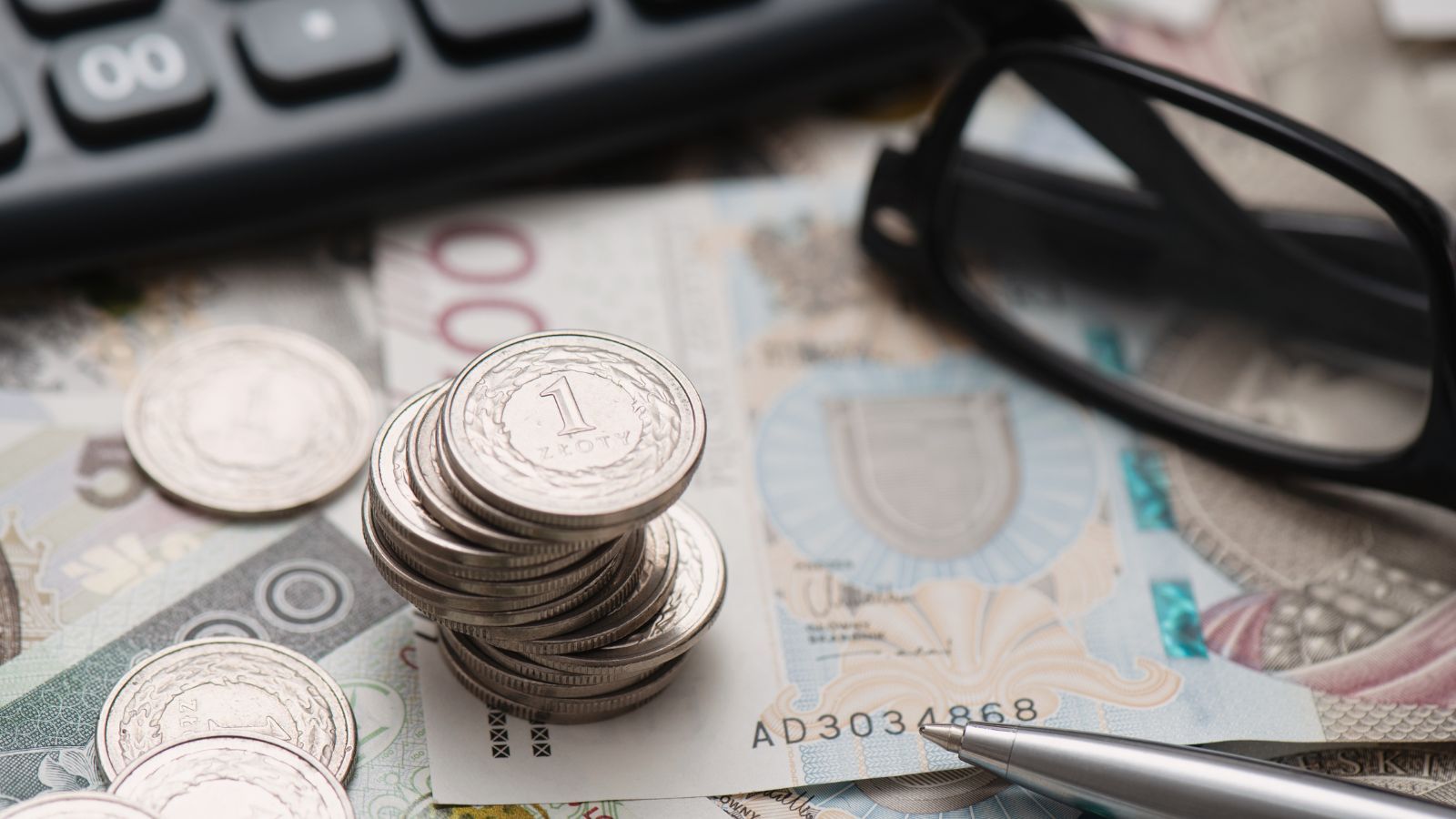 4995,65 zł do odliczenia w PIT. Wielu Polaków zapomina i tylko wyrzuca pieniądze w błoto