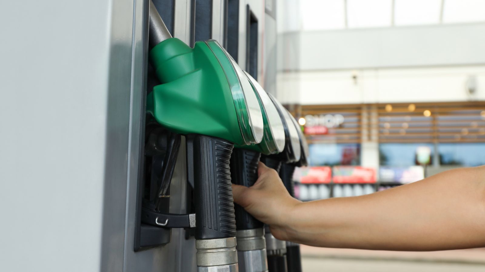 Ceny paliw przebiły kolejną barierę. Tyle zapłacimy za benzynę 95, LPG i diesel po 17 września