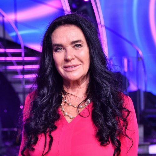 Ewa Krawczyk w różowej sukience