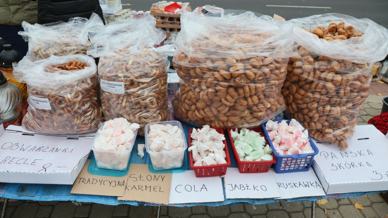 Już nie pańska skórka. Teraz tym handlują pod cmentarzami. Nowy trend zaskoczy Polaków