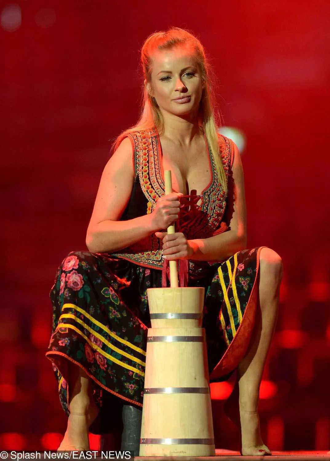 Paula Tumala ubijająca masło na Eurowizji 2014, fot. EastNews