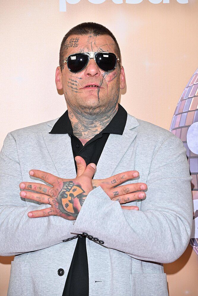 Metamorfoza uśmiechu Popka zaskoczyła fanów. Efekt wart zachodu?