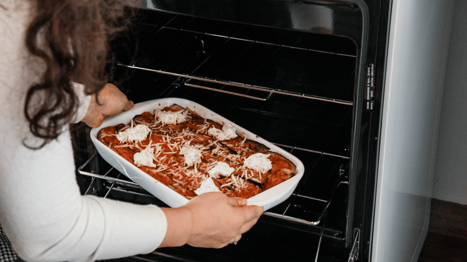 Air Fryer czy piekarnik? Różnica w rachunkach może sięgnąć 500 zł rocznie. Sprawdź, co zużywa mniej prądu