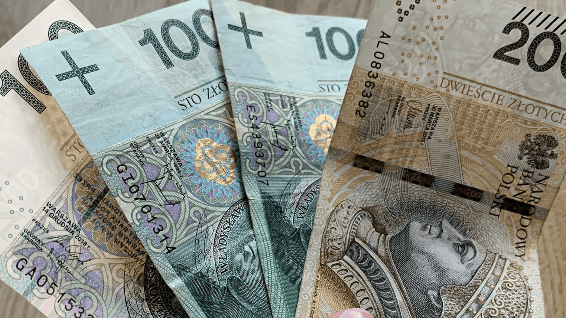 Dostają niemal 5 tys. zł miesięcznie. Tylko 623 osoby w Polsce mogą liczyć na ten przywilej