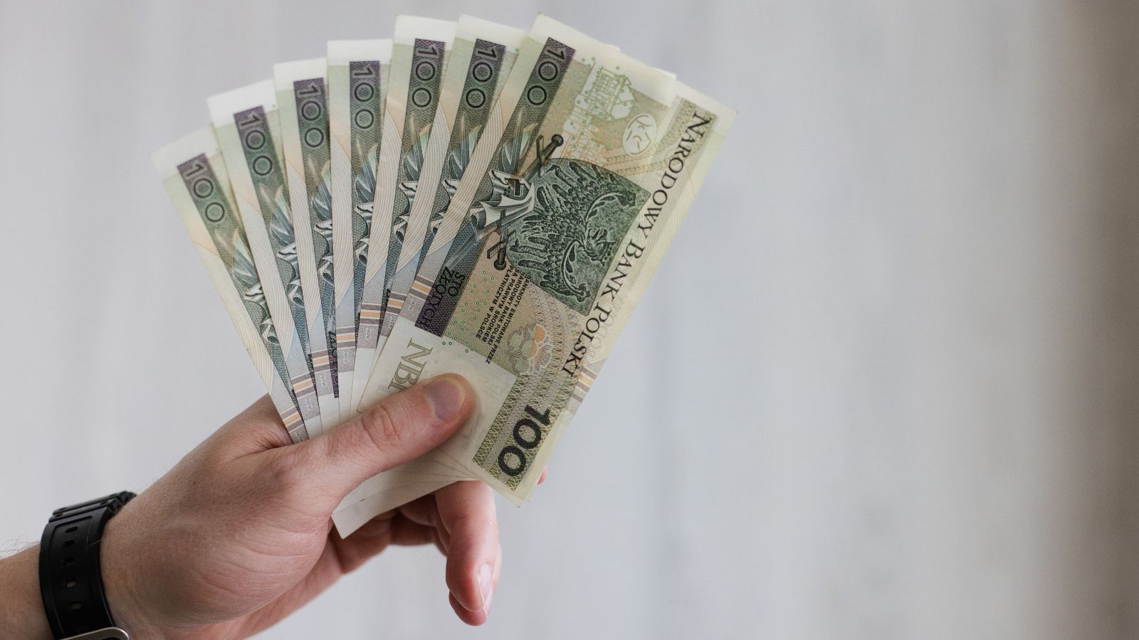 MOPS lub GOPS daje 215 zł co miesiąc, nie patrząc na dochód. Mało Polaków wie o tym zasiłku